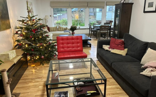 Large 3 bed House With Separately Bookable Studio