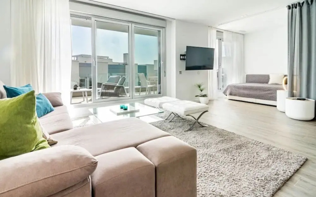 Lm11.1a- Modern Flat, Amazing Views