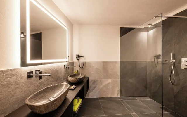 Aois 4 Elements suits