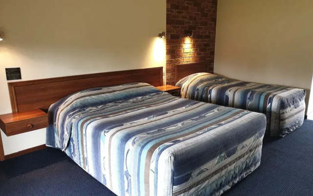 Finley Palm Motor Inn