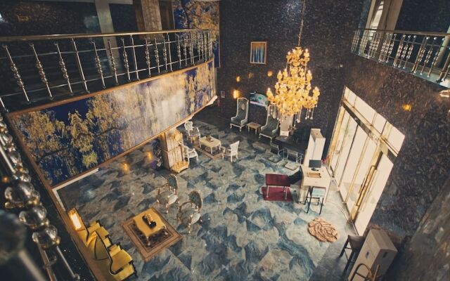 Candellux Imperial Hotel and Suites