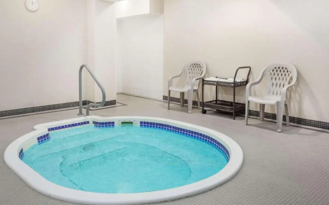 Super 8 Pincher Creek AB