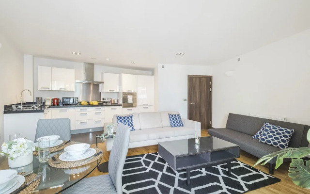 Modern Pet Friendly Apartment by MSS