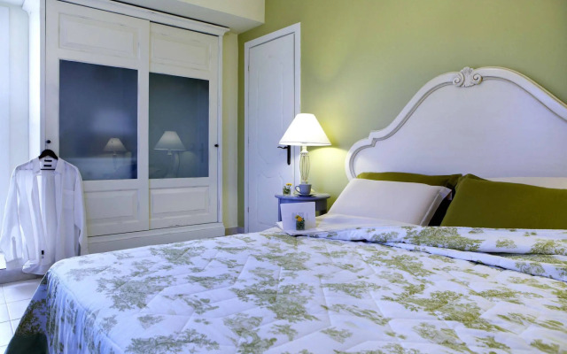 Avra Private Suites