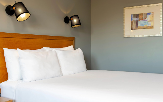Holiday Inn Edinburgh by IHG