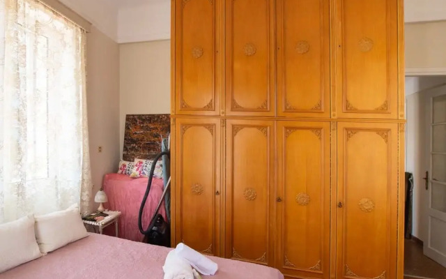Classic Central Athinian Apartment