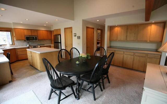 10 Tan Oak-AC-Hot Tub-3BR/3BA