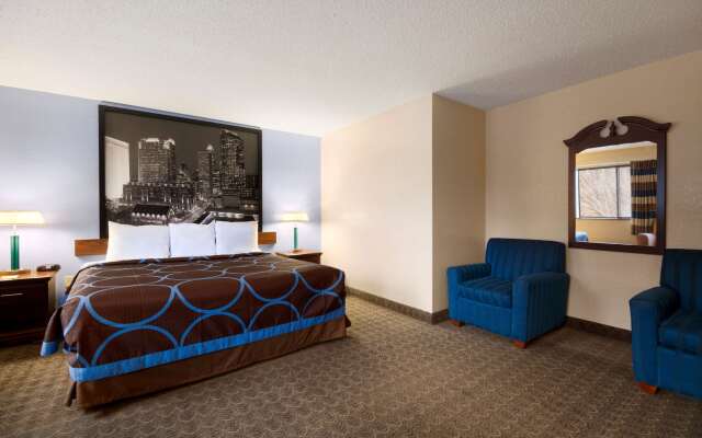 Super 8 by Wyndham Charlotte University