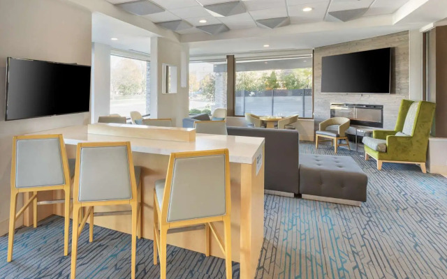 Best Western Plus Milwaukee West