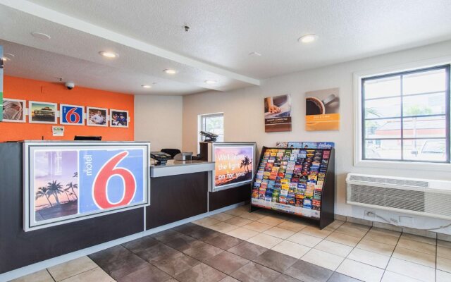 Motel 6 Buena Park, CA - Knotts Berry Farm - Disneyland