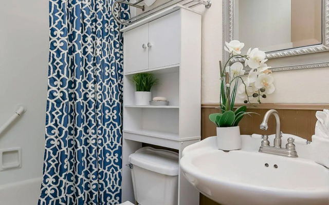 Bond Hotel and Extended Stay