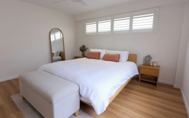 Tugun Retreat - 5BRM Home with Pool