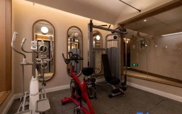 Yi-Zhi (Beijing Road Pedestrian Street, Gongyuanqian Metro Station, Guangzhou)