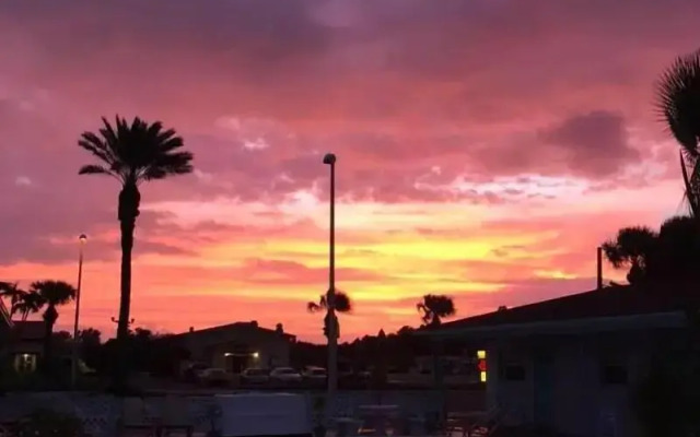 Sun Island Motel