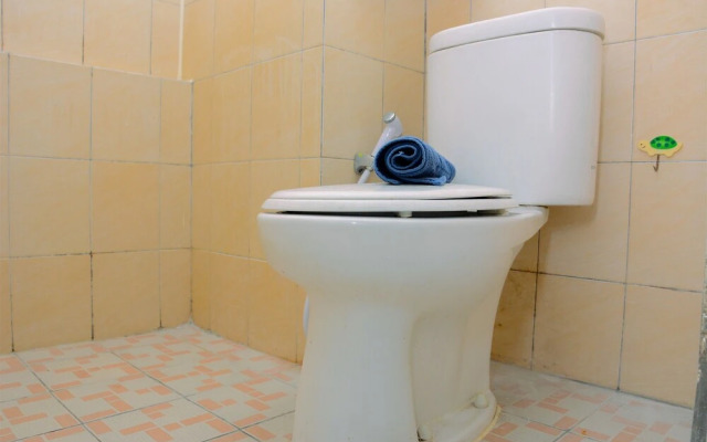 Stylish and Convenient Studio Green Pramuka Apartment