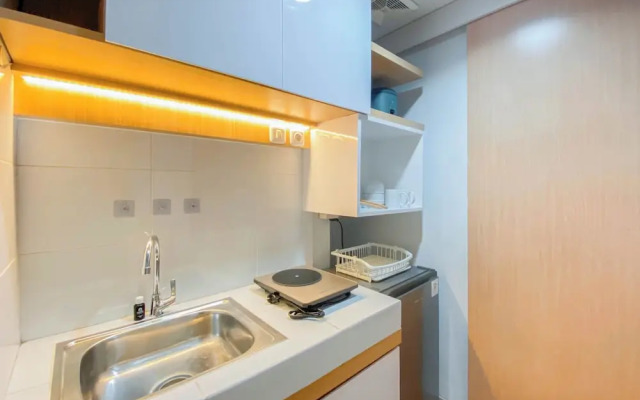 Cozy And Enjoy Living Studio At The Alton Apartment