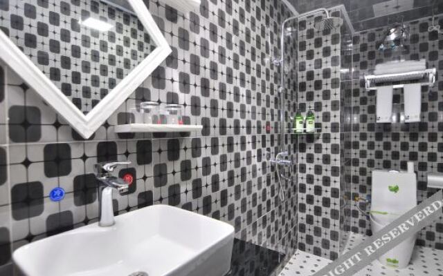 Kunming Xiaomengwan Theme Hotel