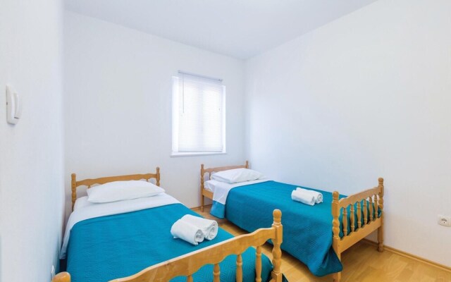 Stunning Home in Pinezici With Wifi and 2 Bedrooms