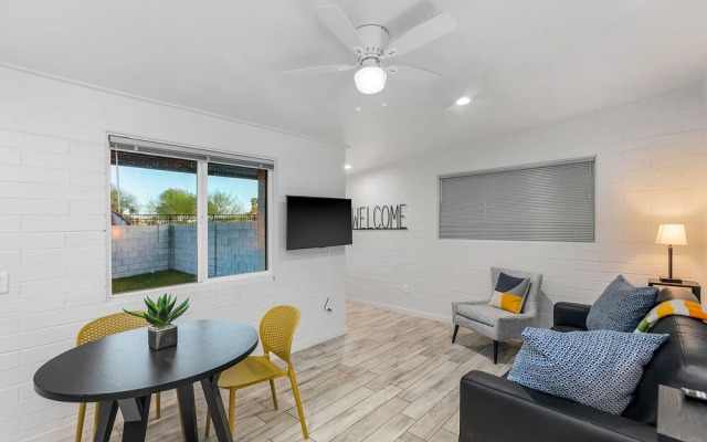 Sunset on the Cul-de-sac 1BR Apartment