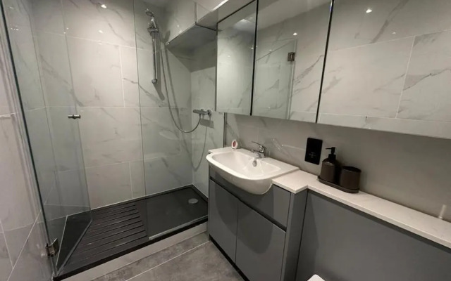 Stylish Two Bedroom House In Kilburn