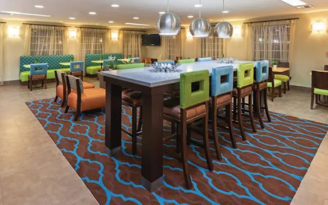 La Quinta Inn & Suites Dallas - Las Colinas