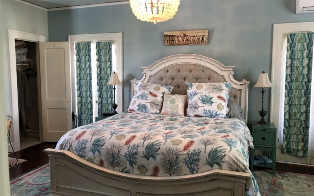 Avenue O Bed & Breakfast