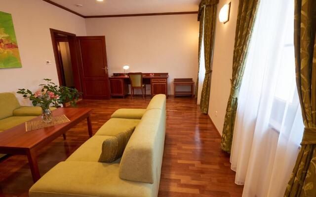 Hradná stráž Hotel&Apartments