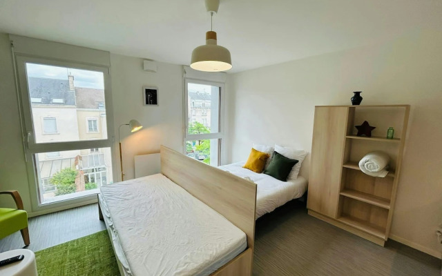 We Live In R - Suite 403