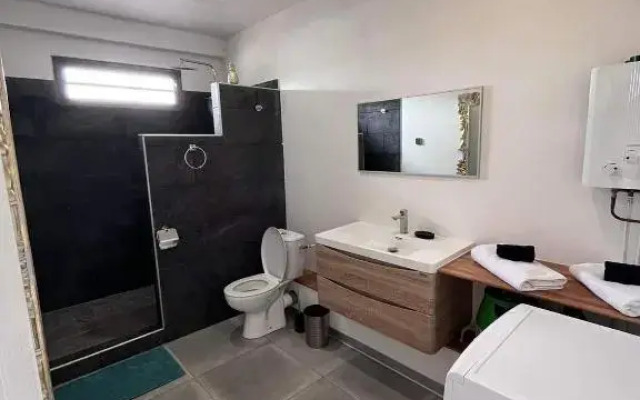 2 accomodations -Studio du Manoir -Le Manoir