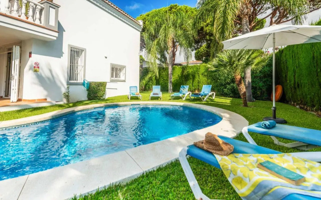 Villa Moongate