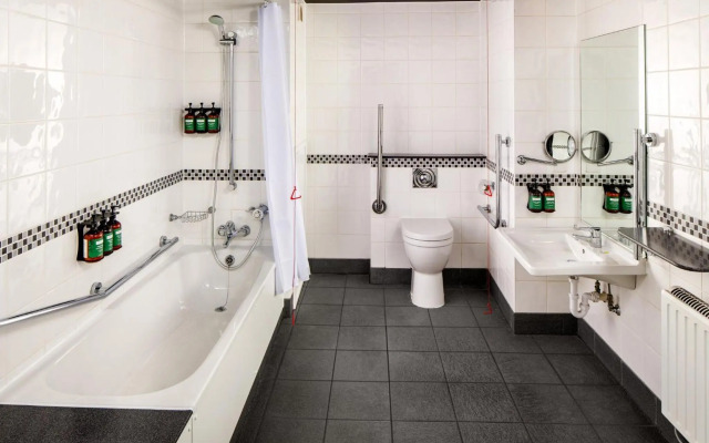 Crowne Plaza Manchester Airport by IHG