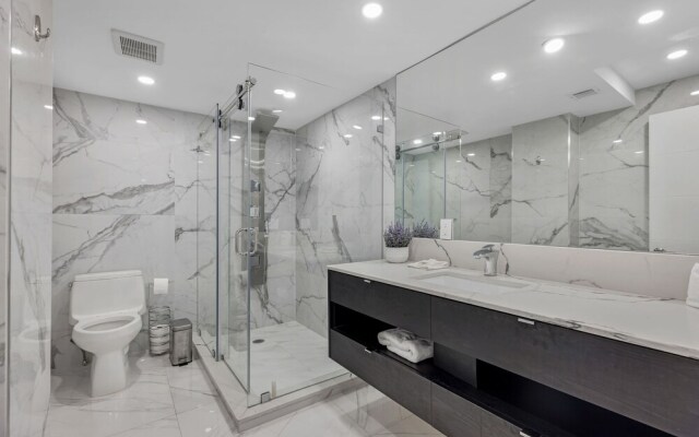 Chic Bayfront Condo With Stunning View