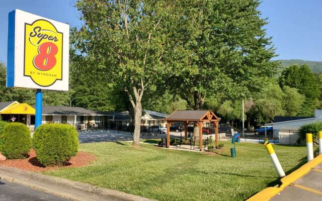 Super 8 by Wyndham Asheville/Biltmore