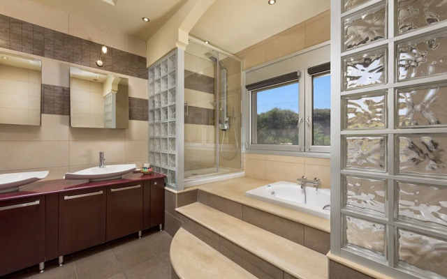 Quinn Hill Luxury Villa