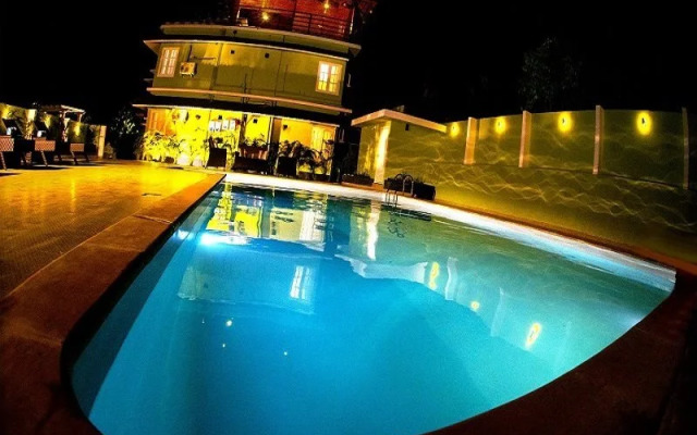 Girassol Serviced Villa