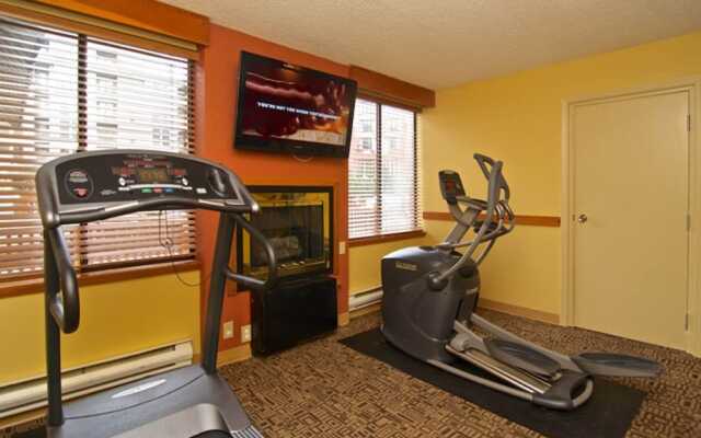 Mountain Side Hotel Whistler by Executive