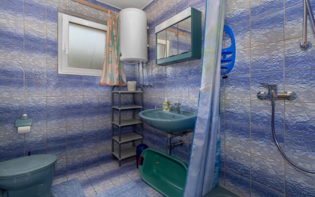 Beautiful Apartment in Klenovica With Wifi and 2 Bedrooms