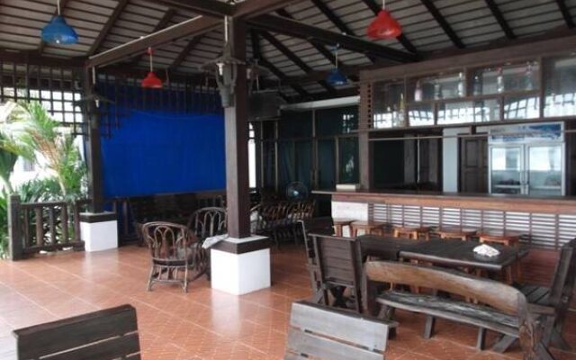 Mac's Bay Resort