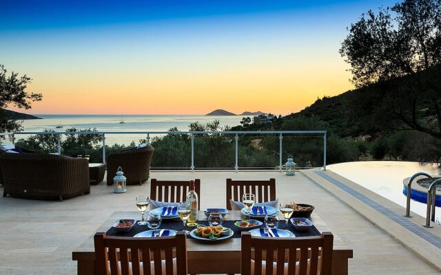 Korsan Tas Bahce - Stylish 3 bed Villa sea Views