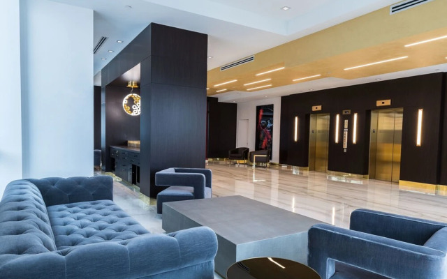 CH Deluxe Apartments  by MDR