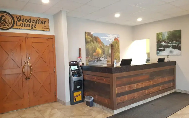 Twin Pine Inn & Suites