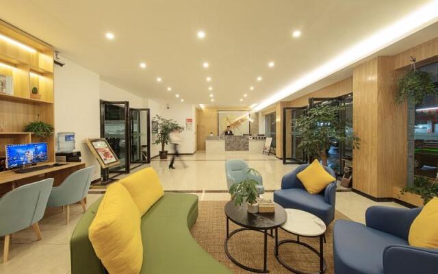 Green Tree Inn Express Tengchong Rehai Spa Jichang Road
