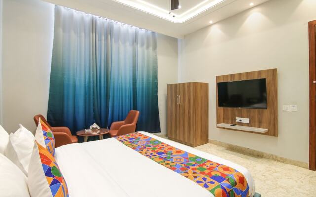 Fabhotel Prime Royal Court