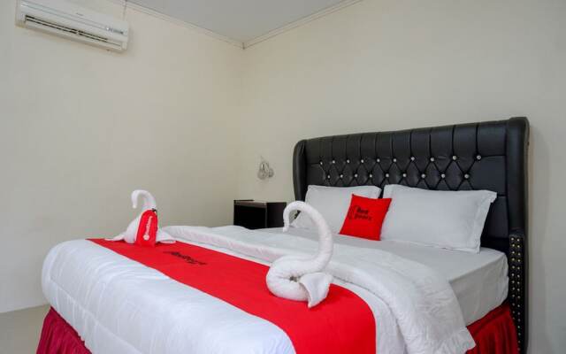 RedDoorz Plus @ Alam Raya Hotel