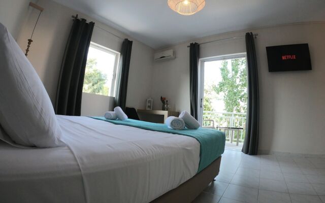 Casa Del Mar Suites & Apartments