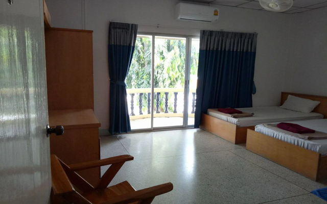 Bang Saphan Resort Hotel