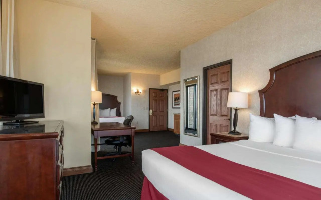 Shoreline Inn & Conference Center, Ascend Collection