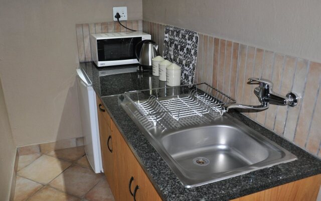 Ukutula Lodge & Game Reserve