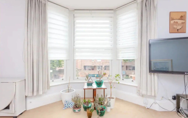 Cheerful 1 Bedroom Apartment in Vibrant Maida Vale