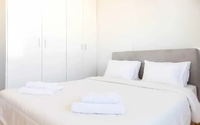 Stylish 2 Bedroom Apartment Spectacular Sea View